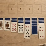 Comment jouer au solitaire : 7 colonnes et 4 fondations